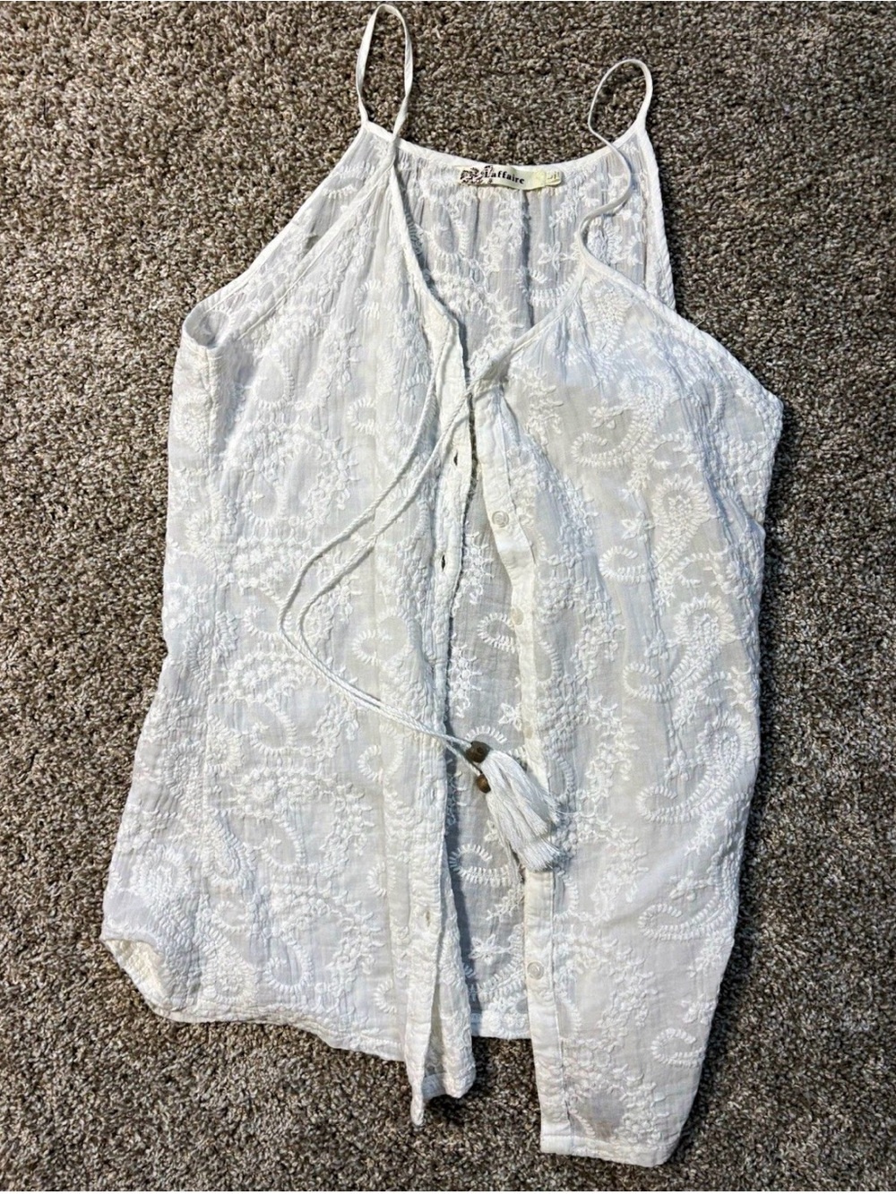 L'Affaire White Embroidered Woven V-Neck Button Front Tank Top Size L